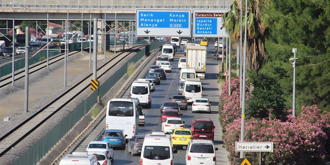 Zorunlu değilse bu saatlerde trafiğe çıkmayın 1